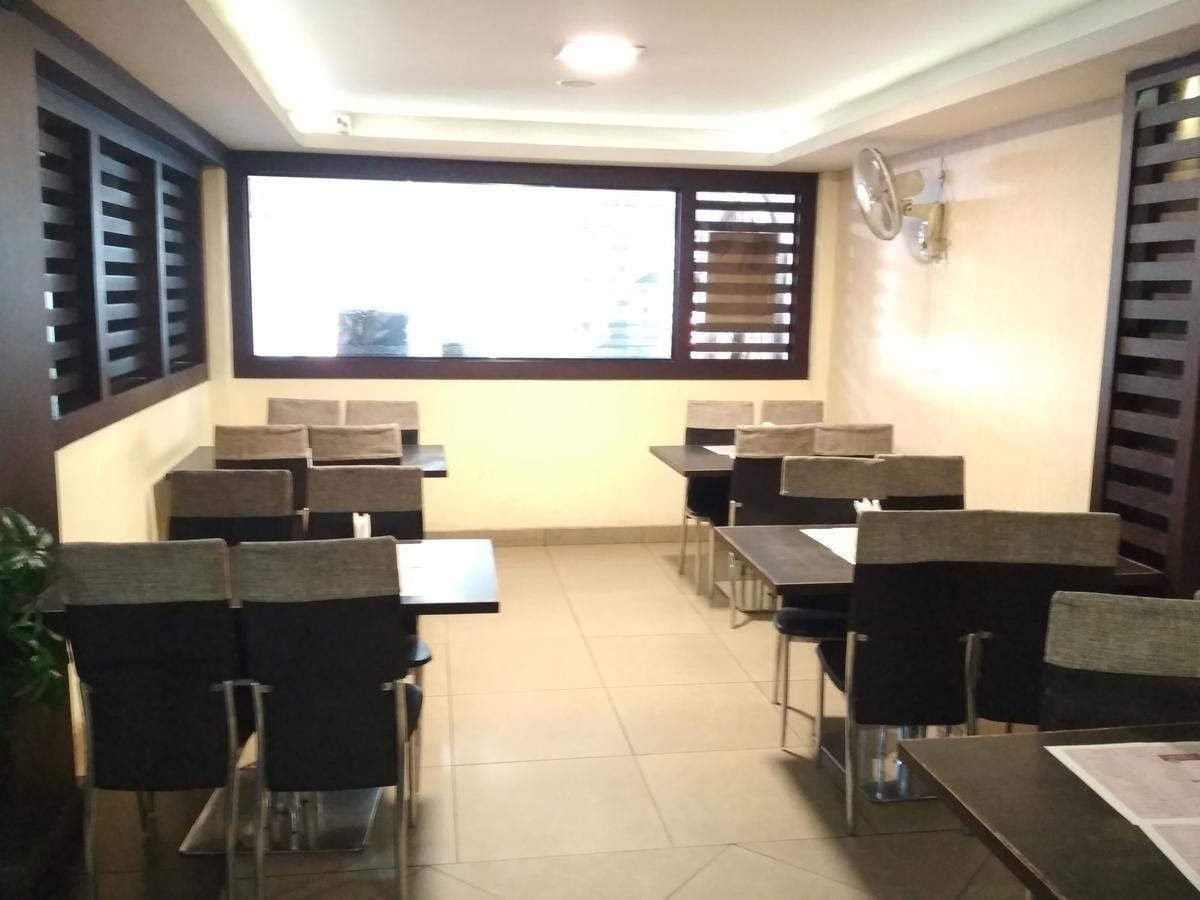 Hotel Rukmini Alwaye Bagian luar foto