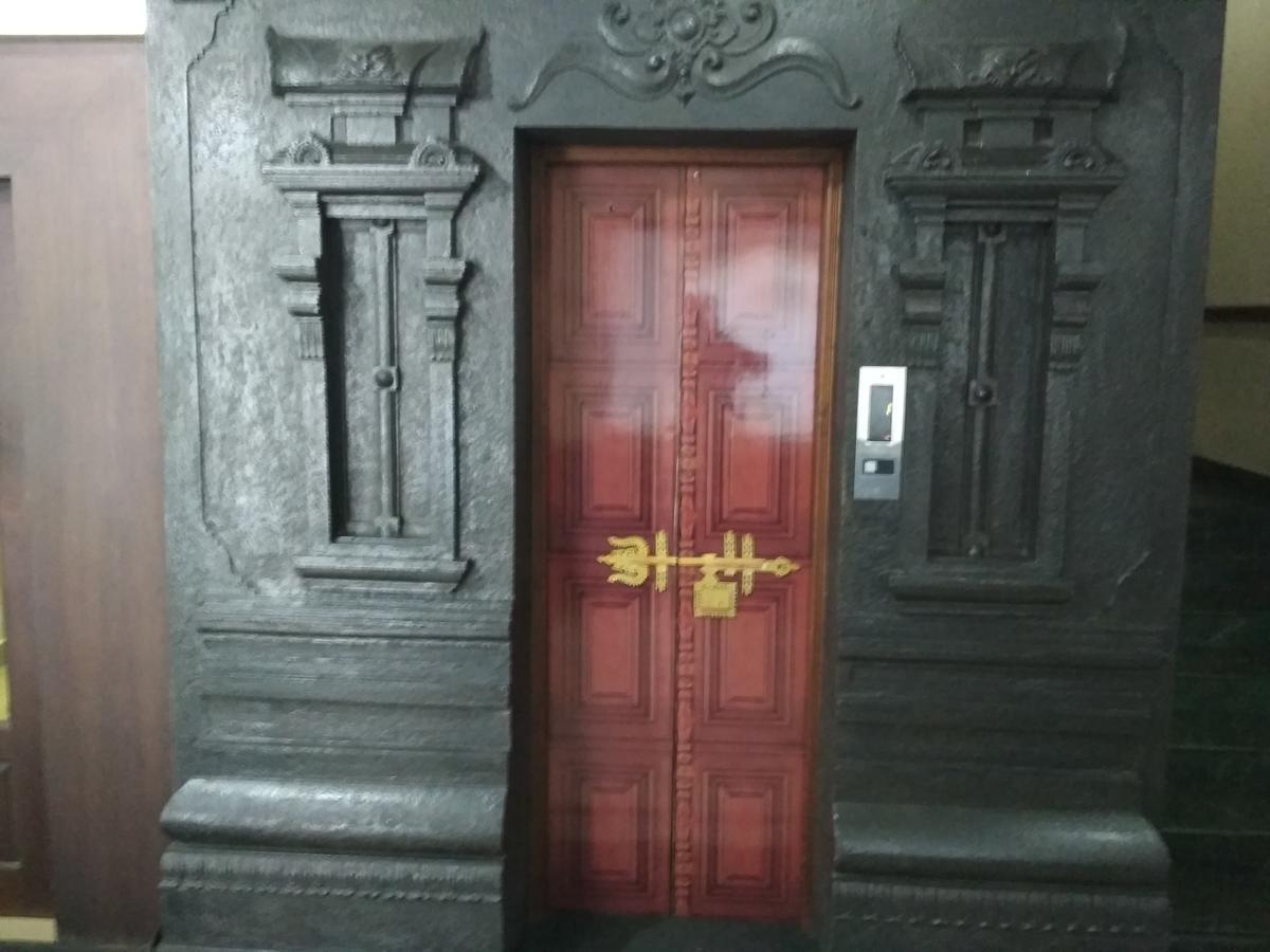 Hotel Rukmini Alwaye Bagian luar foto