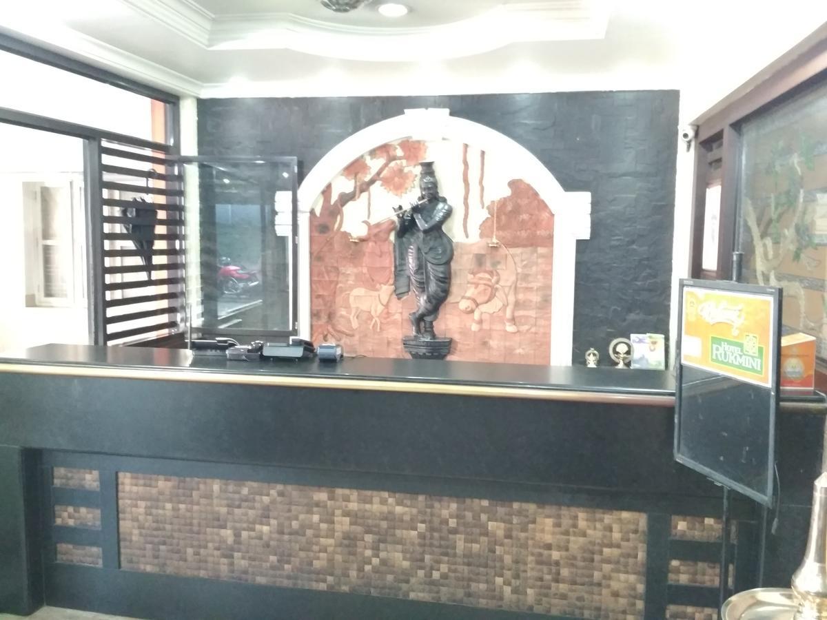 Hotel Rukmini Alwaye Bagian luar foto