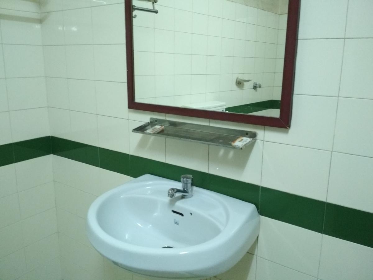 Hotel Rukmini Alwaye Bagian luar foto